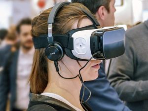 Virtual reality glasses